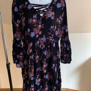 Mudd Brand. Mini dress or long blouse. Sharp floral on black. Large.